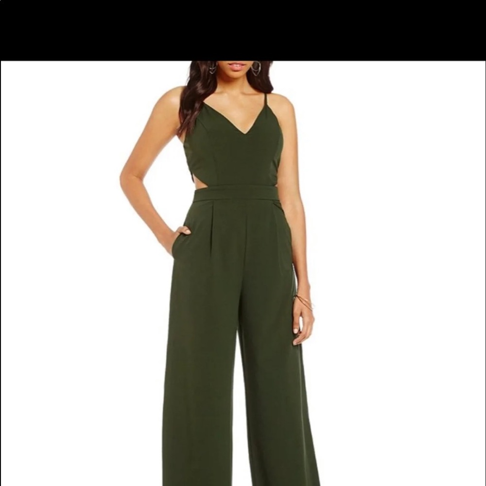 Cut out wide leg v-neck jumpsuit